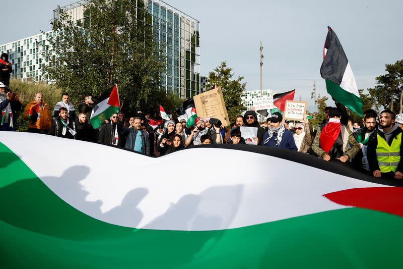 FILE PHOTO: Pro-Palestinian protesters demonstrate at the headquarters of the International Criminal Court (ICC)