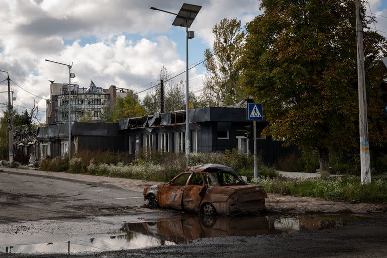 Los restos de la destrucción en Sviatohirsk, en el este de Ucrania 