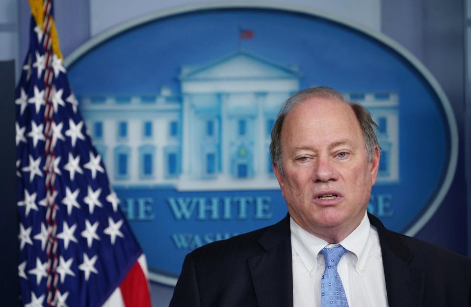 <p>El alcalde de Detroit, Mike Duggan, habla durante la sesión informativa diaria en la Sala de Información Brady de la Casa Blanca en Washington, DC el 12 de febrero de 2021. - Duggan y un grupo de gobernadores y alcaldes bipartidistas se reunieron con el presidente estadounidense Joe Biden antes sobre el alivio de COVID.</p> (Foto de MANDEL NGAN / AFP a través de Getty Images)