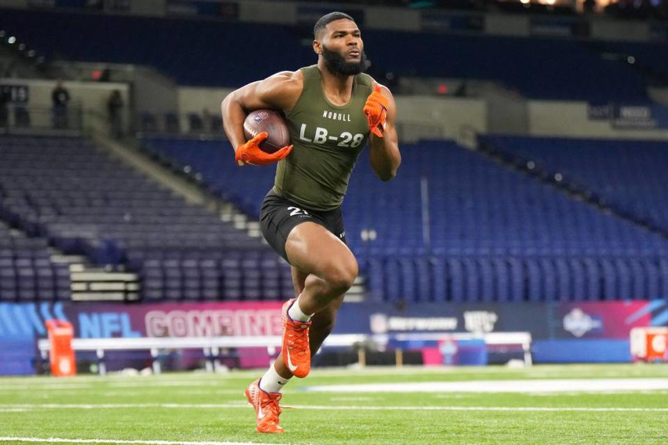 Mar 2, 2023; Indianapolis, IN, USA; Clemson linebacker Trenton Simpson (LB28) participates in drills during the NFL Combine at Lucas Oil Stadium. Mandatory Credit: Kirby Lee-USA TODAY Sports