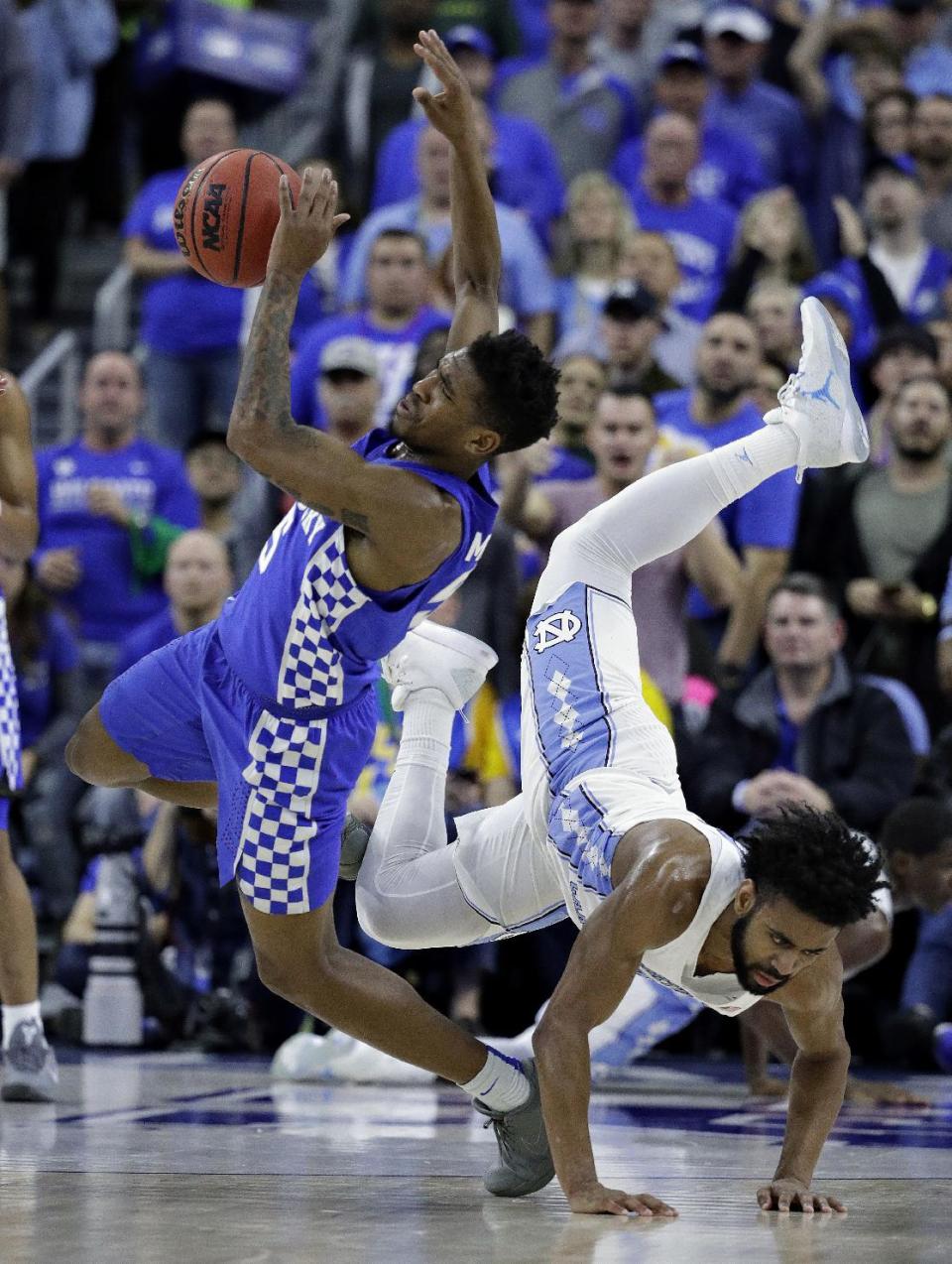 North Carolina's Joel Berry II, right, fouls Kentucky's Malik Monk during the first half of an NCAA college basketball game Saturday, Dec. 17, 2016, in Las Vegas. (AP Photo/John Locher)