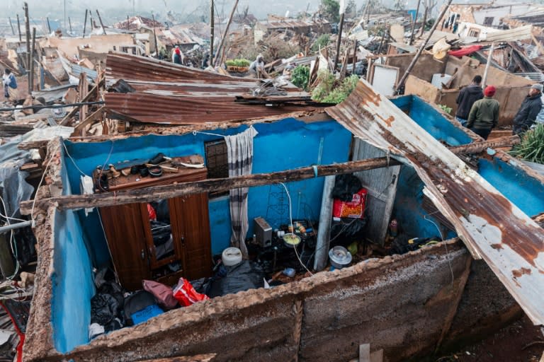 In Südafrika sind bei Überschwemmungen nach heftigen Regenfällen mehr als 20 Menschen ums Leben gekommen. Allein in und um die Hafenstadt Durban in der Provinz KwaZulu-Natal gab es mindestens elf Tote. (RAJESH JANTILAL)