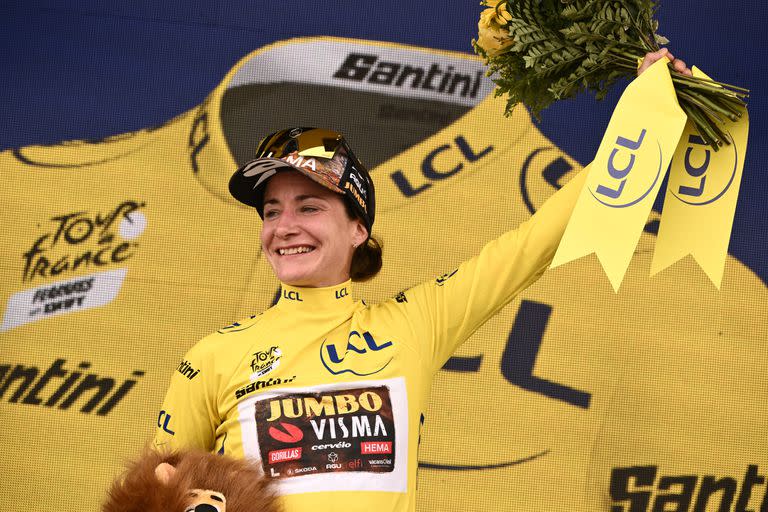 Marianne Vos se puso el maillot amarillo por primera vez en la segunda etapa del Tour de Francia femenino y lo mantiene