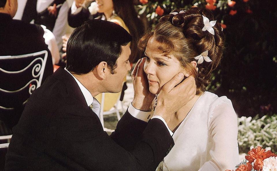 George Lazenby and Diana Rigg in 1969’s On Her Majesty's Secret Service - Alamy Stock Photo