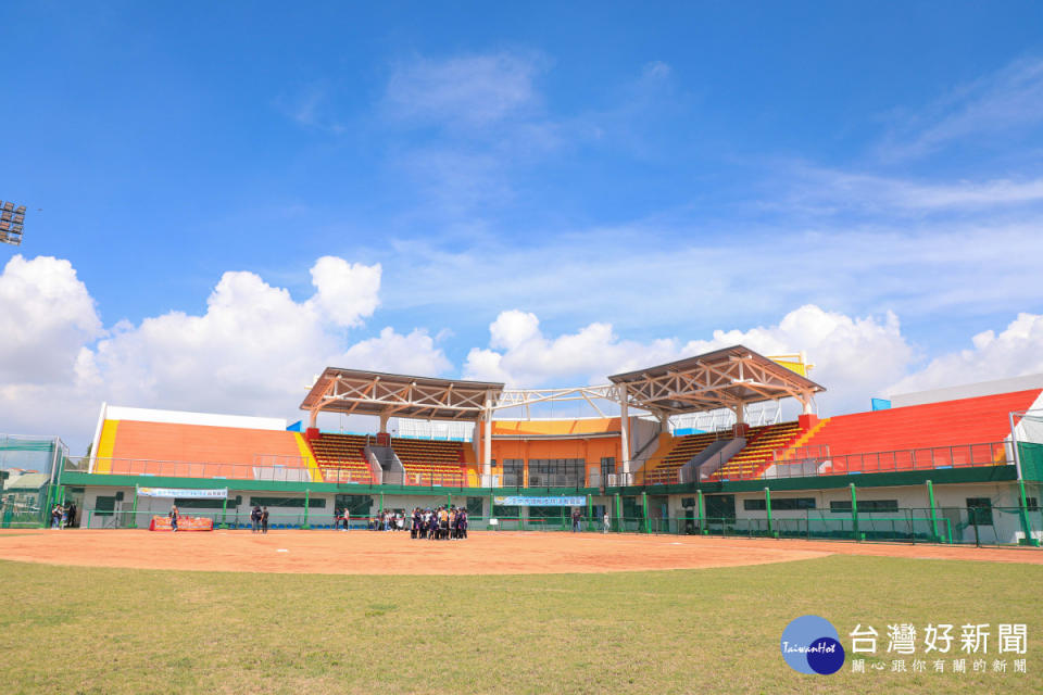 台中國際壘球運動園區由台中市政府爭取中央補助共斥資2.6億元興建。