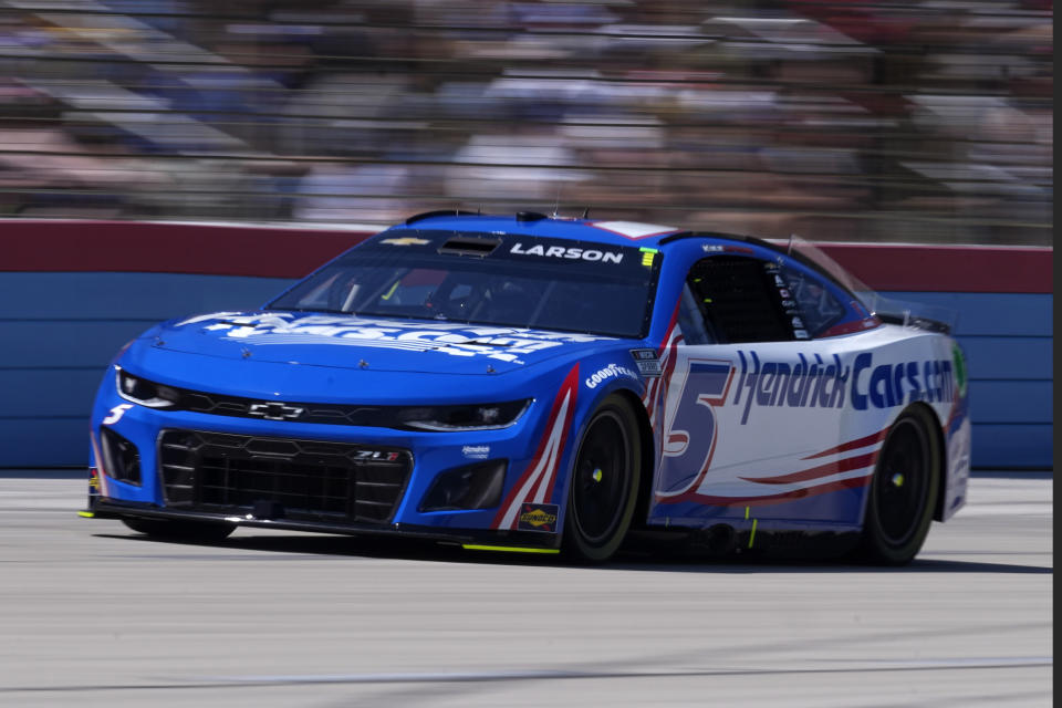 Kyle Larson (5) heads down the front stretch during a NASCAR Cup Series auto race at Texas Motor Speedway in Fort Worth, Texas, Sunday, April 14, 2024. (AP Photo/Tony Gutierrez)