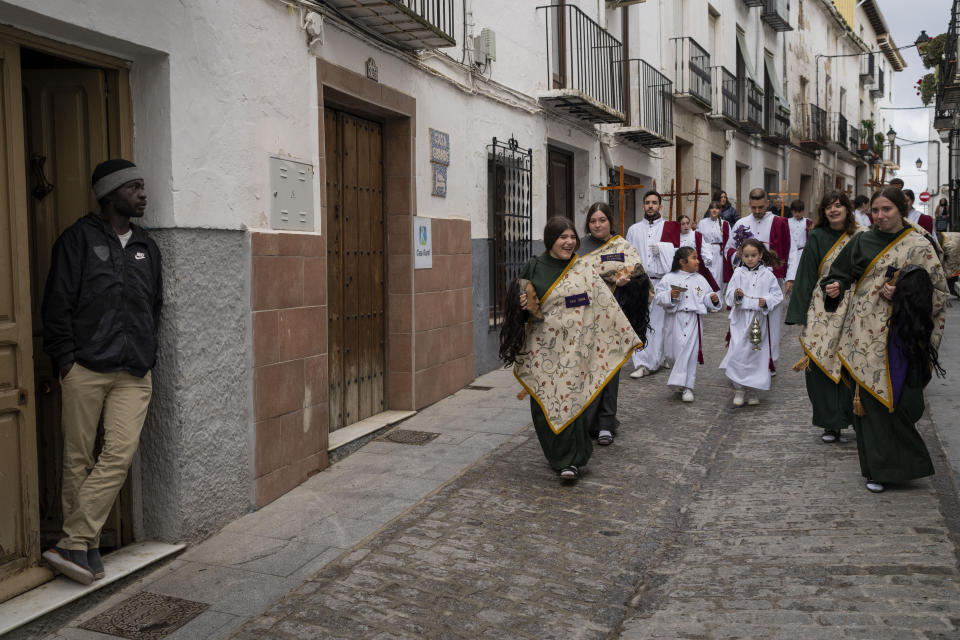 Members of the "Penitencia de los Apóstoles y Discípulos de Jesús" Catholic brotherhood walk towards a Holy Week procession in the southern city of Alcala la Real, Spain, Thursday, March 28, 2024. (AP Photo/Bernat Armangue)