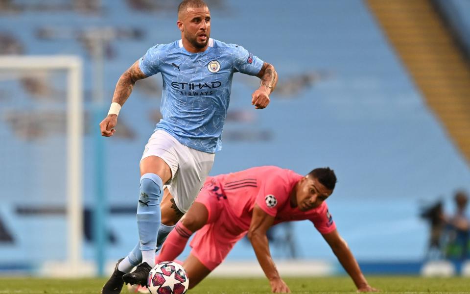 Manchester City's English defender Kyle Walker (L) runs past a challenge from Real Madrid's Brazilian midfielder Casemiro  - AFP