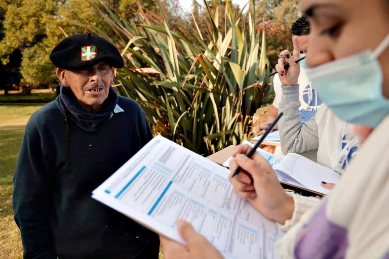 El día del Censo, los enviados del INDEC tocarán todos los timbres independientemente de la modalidad escogida para completarlo