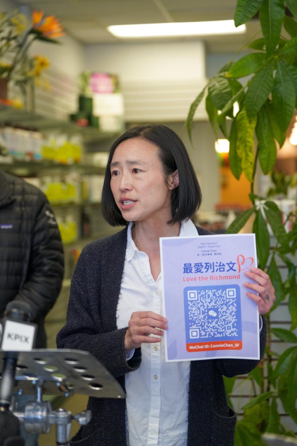 陳詩敏5日公布上任以來首個微信群計畫，方便和華裔市民溝通。（記者劉先進 ／攝影）