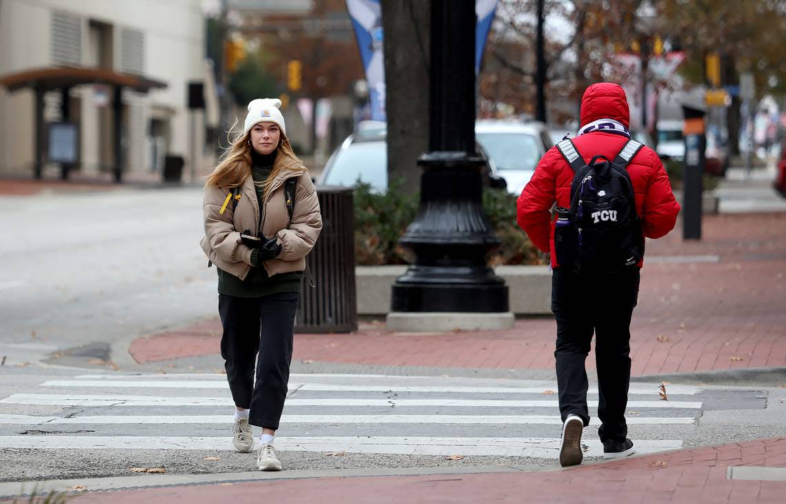 Pedestrians walk in downtown Fort Worth after temperatures plunged below freezing on Thursday, December 22, 2022. An arctic cold front will cause freezing temperatures to remain throughout the Fort Worth area through the weekend.