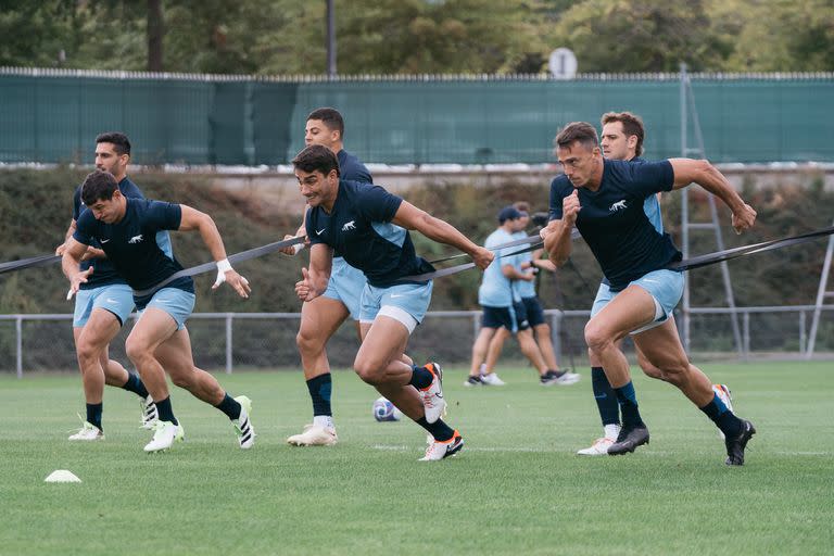 Tres situaciones distintas con miras al choque de este mediodía argentino: Tomás Cubelli será suplentes, Santiago Carreras actuará como titular y Juan Imhoff no está entre los 23 citados para el partido.