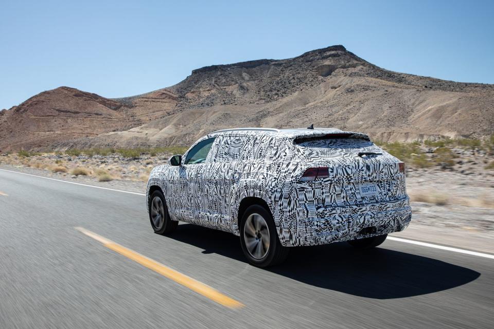 View Photos of the 2020 Volkswagen Atlas Cross Sport