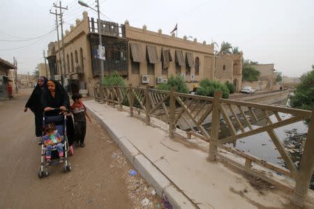 People walk near one of the ancient historic houses dated back to the time of Ottomans in the old downtown of Basra, Iraq May 9, 2018. REUTERS/Essam al-Sudani
