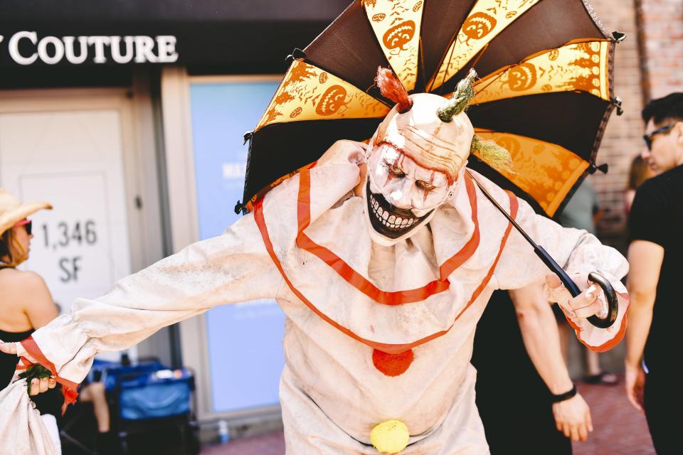 Twisty the Clown from American Horror Story cosplayer