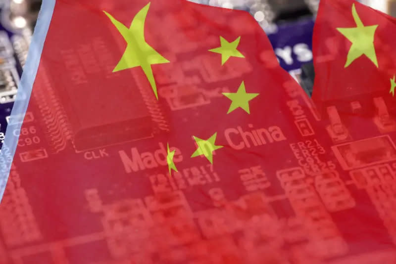 ▲中國半導體產業受美國晶片禁令重挫，為了達到晶片自給自足而誕生的「中國半導體國家隊」可能還會出現「大基金3.5版本」。（圖／美聯社／達志影像，NOWnews合成圖）
