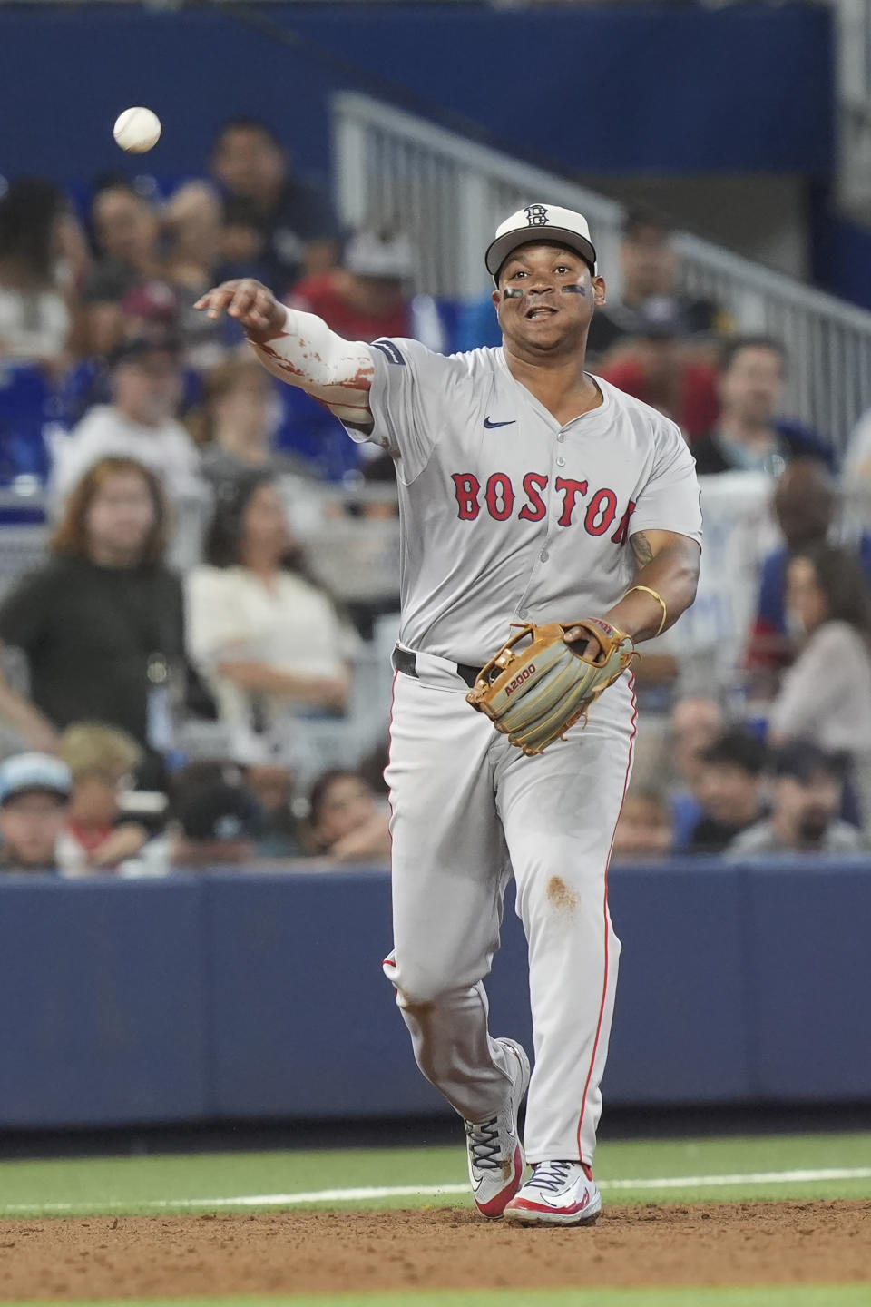 Hamilton, O’Neill drive in runs in the 12th inning to lift Red Sox over ...