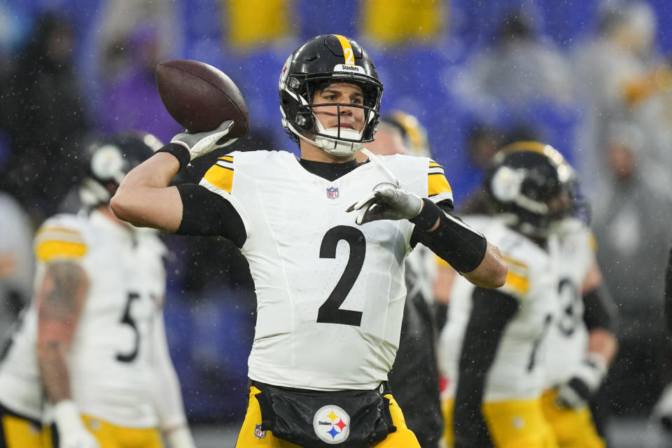 Pittsburgh Steelers quarterback Mason Rudolph works out prior to an NFL football game against the Baltimore Ravens, Saturday, Jan. 6, 2024 in Baltimore. (AP Photo/Matt Rourke)