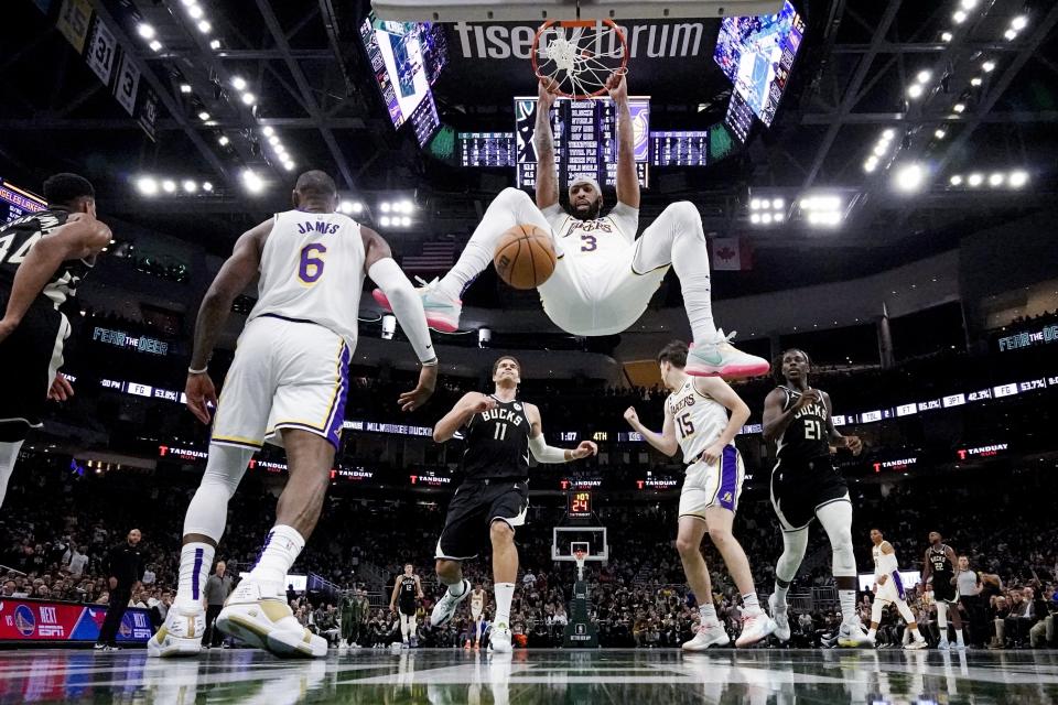 Los Angeles Lakers' Anthony Davis dunks during the second half of an NBA basketball game against the Milwaukee Bucks Friday, Dec. 2, 2022, in Milwaukee. (AP Photo/Morry Gash)