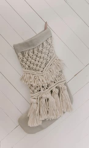 <p><a href="https://www.lemonthistle.com/diy-macrame-stocking/" data-component="link" data-source="inlineLink" data-type="externalLink" data-ordinal="1">Lemon Thistle</a></p>