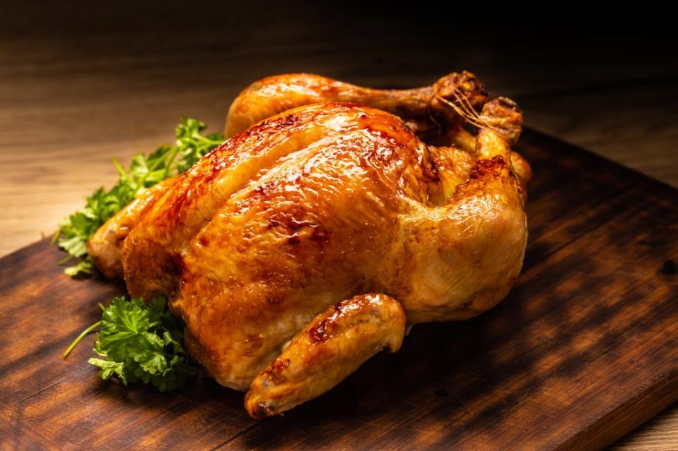 Chicken, especially the skin, has collagen. weyo – stock.adobe.com