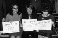 <p>Jacques Dutronc, Nana Mouskouri Et Régine diplômés par l'Académie Charles Cros, en 1967.</p>
