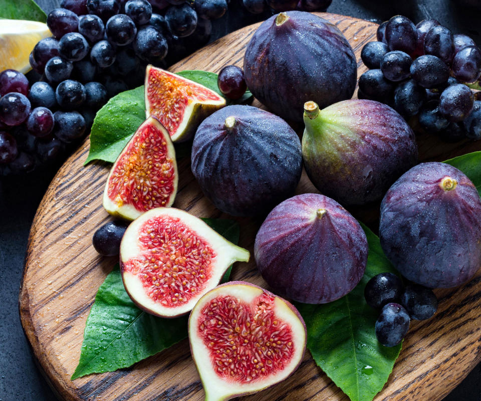 figs Violette de Bordeaux harvested and sliced