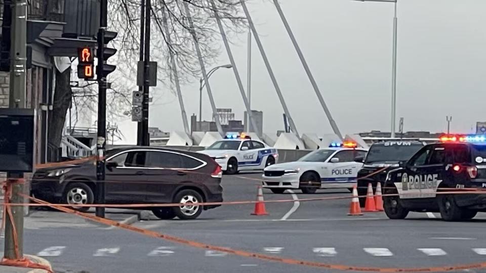 According to Radio-Canada, two SPVM officers opened fire on a man on Wednesday shortly after 5 p.m. near the corner of St-Jacques and Addington streets.  (Pascal Robidas/Radio-Canada - image credit)