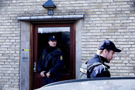 Policemen stand guard in an apartment block during a search for suspects believed to have travelled to Syria to join the Islamic State, in Tingbjerg, Copenhagen, April 7, 2016. REUTERS/Uffe Weng/Scanpix Denmark