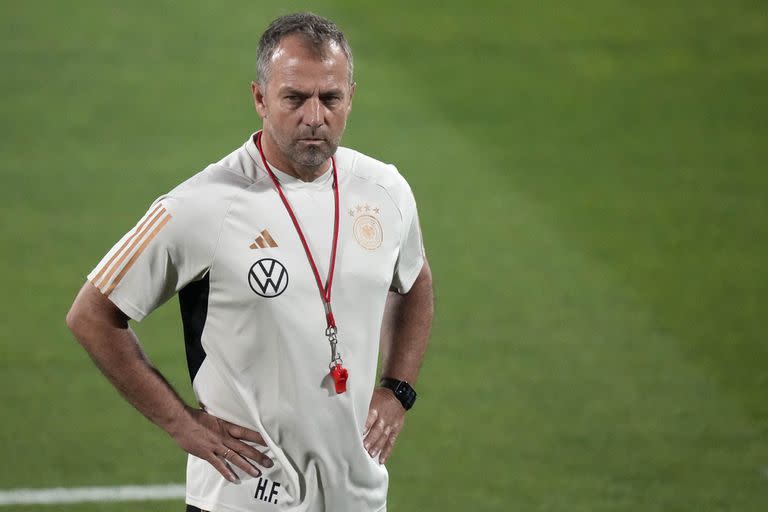 Hansi Flick, director técnico de Alemania, en uno de los entrenamientos de su selección en Qatar