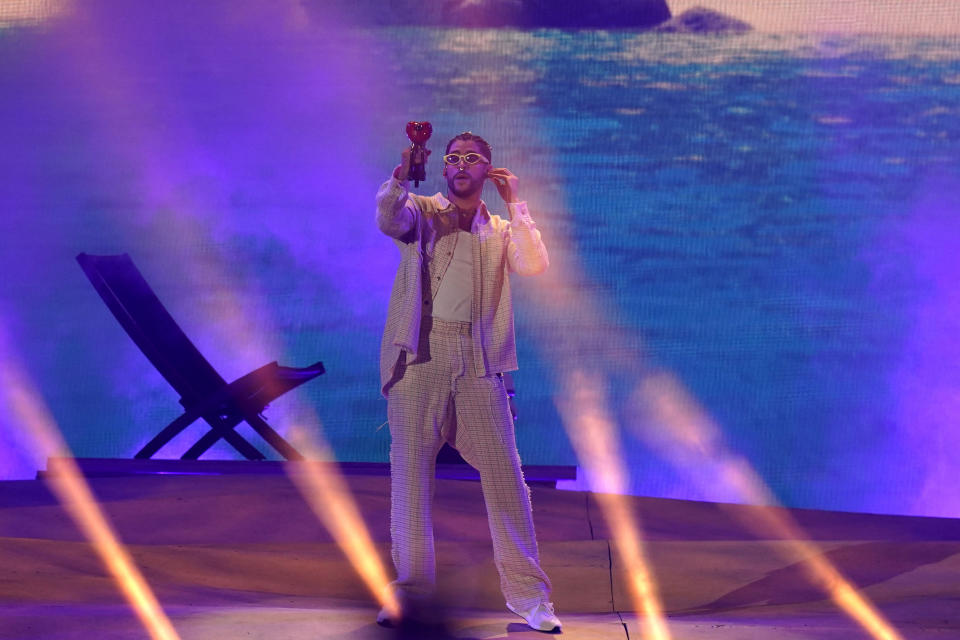 Bad Bunny durante su concierto en el Hard Rock Stadium, el 12 de agosto de 2022, en Miami Gardens, Florida. La gira de Bad Bunny se encuentra entre las más lucrativas del momento, según el listado de Pollstar. (Foto AP/Lynne Sladky)