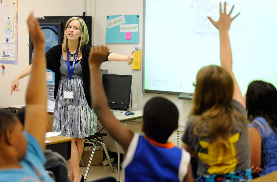 Amy Lawson, a fifth-grade teacher at Silver Lake Elementary School in Middletown, Del., teaches an English language arts lesson Tuesday, Oct. 1, 2013. The school has begun implementing the national Common Core State Standards for academics. (AP Photo/Steve Ruark)