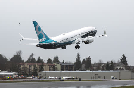 FILE PHOTO: A Boeing 737 MAX takes off during a flight test in Renton, Washington January 29, 2016. REUTERS/Jason Redmond/File photo
