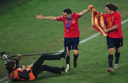 Xavi and Carles Puyol (left) celebrates after winning the World Cup with Spain in 2010. (Getty Images)