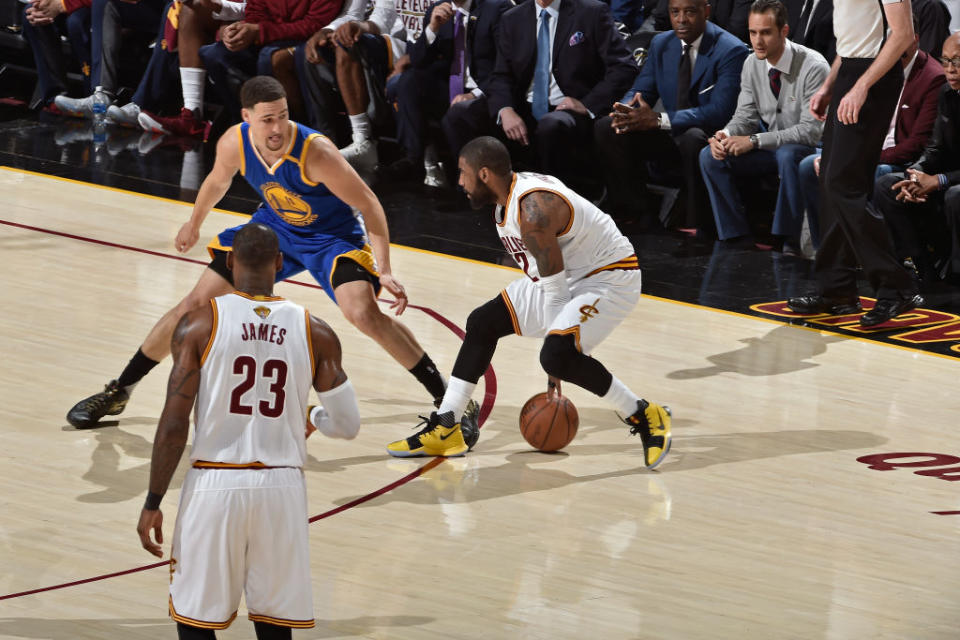 Klay Thompson makes Kyrie Irving work to get open. (David Liam Kyle/NBAE/Getty Images)