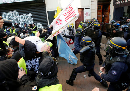 Protesters wearing yellow vests clash with police during a demonstration of the "yellow vests" movement in Marseille, France, January 19, 2019. REUTERS/Jean-Paul Pelissier