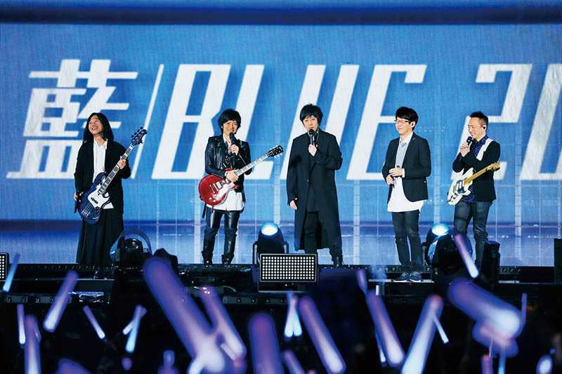 五月天的《Mayday2020 Just Rock It!!!“藍 | BLUE”》演唱會，10場共24萬張門票，締造9分鐘賣完的佳績。（圖／相信音樂提供）