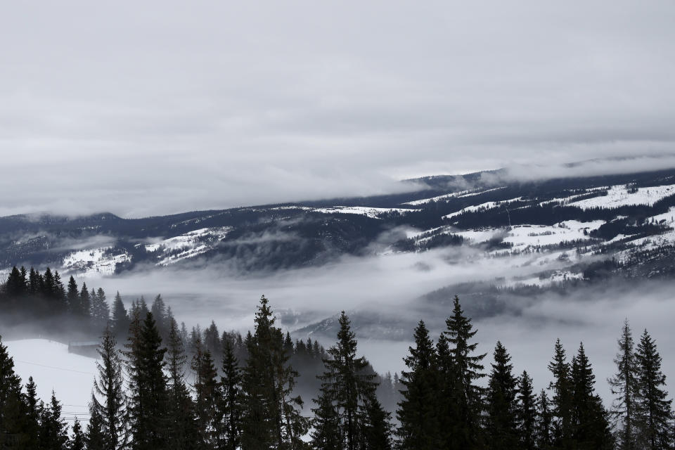 A view of the fog which momentarily interrupted an alpine ski, women's World Cup super-G race, in Kvitfjell, Norway, Sunday, March 3, 2024. (AP Photo/Gabriele Facciotti)