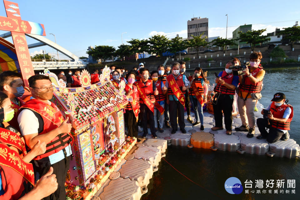 鹿港地藏王廟放水燈，重現鹿港風華「祭水靈」儀式。圖／記者鄧富珍攝