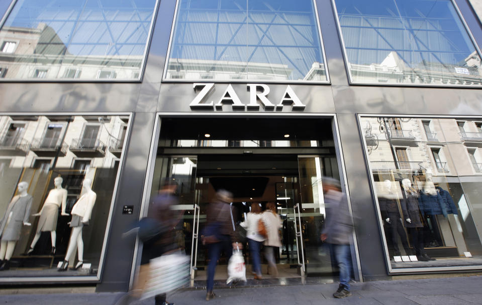 Tienda de Zara en Barcelona. REUTERS/Albert Gea
