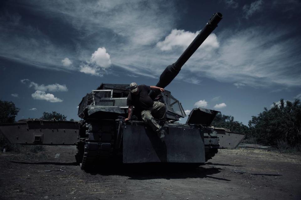 A Ukrainian soldier on a US-provided M1A1 Abrams tank at an undisclosed location.