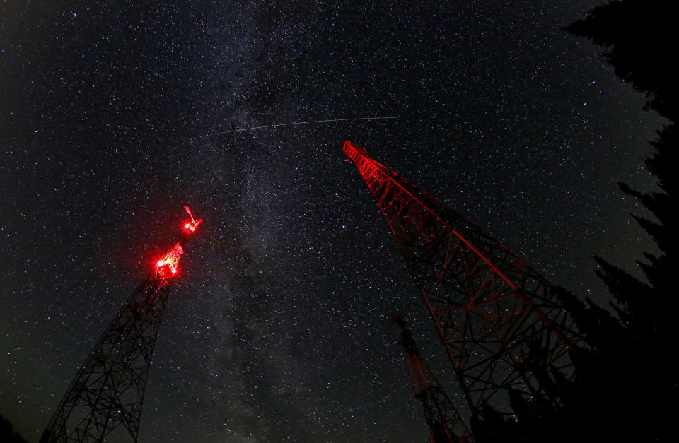 <p>Der Meteoritenschwarm der Perseiden ist aktuell in vielen Weltgegenden zu sehen. In der sibirischen Taiga hat man einen besonders guten Blick auf das Himmelsspektakel. Jedes Jahr im August erzeugt die Staubspur des Kometen 109P/Swift-Tuttle Sternschnuppen. (Bild: Reuters/Ilya Naymushin) </p>