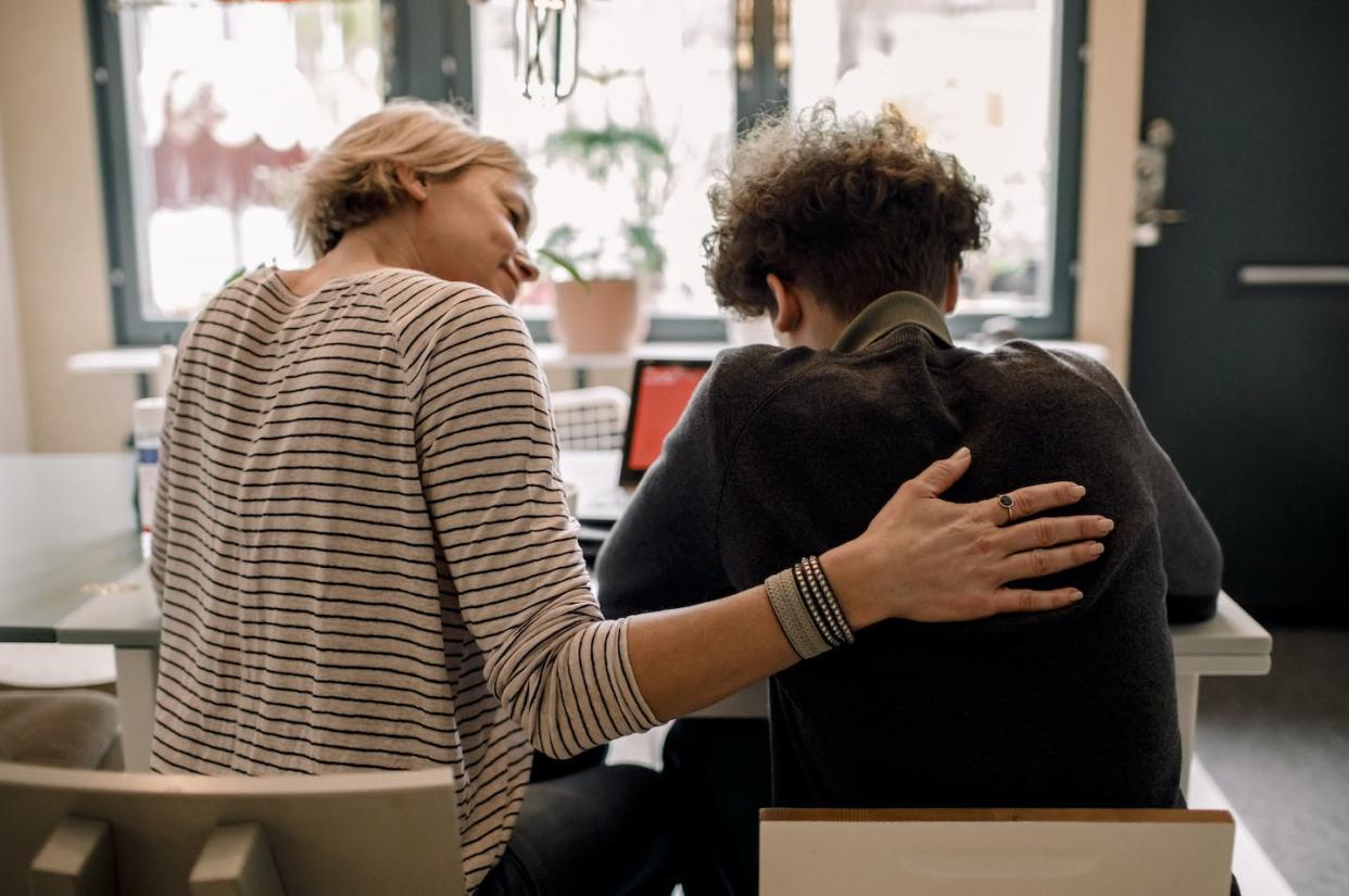 Parents take different approaches to raising their kids. <a href="https://www.gettyimages.com/detail/photo/mother-sitting-by-teenage-son-studying-at-home-royalty-free-image/1321465605" rel="nofollow noopener" target="_blank" data-ylk="slk:Maskot via Getty Images;elm:context_link;itc:0;sec:content-canvas" class="link ">Maskot via Getty Images</a>