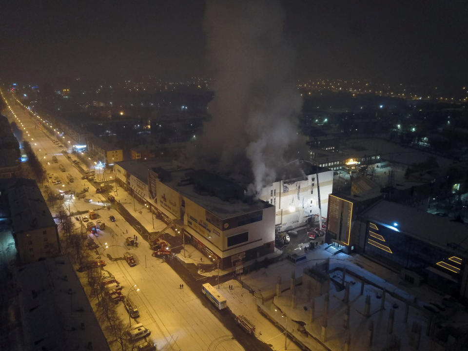 <p>An aerial view shows the scene of a fire in a shopping mall in the Siberian city of Kemerovo, Russia, on March 26, 2018. (Photo: Maksim Lisov/Reuters) </p>