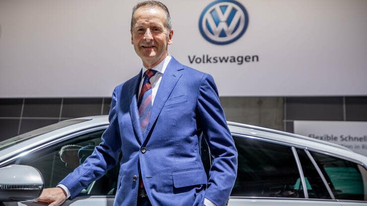 „2026 will der VW-Konzern letztmals eine neue Plattform für Fahrzeuge mit Verbrennungsmotoren vorstellen“, kündigt Vorstandschef Herbert Diess an. Foto: dpa