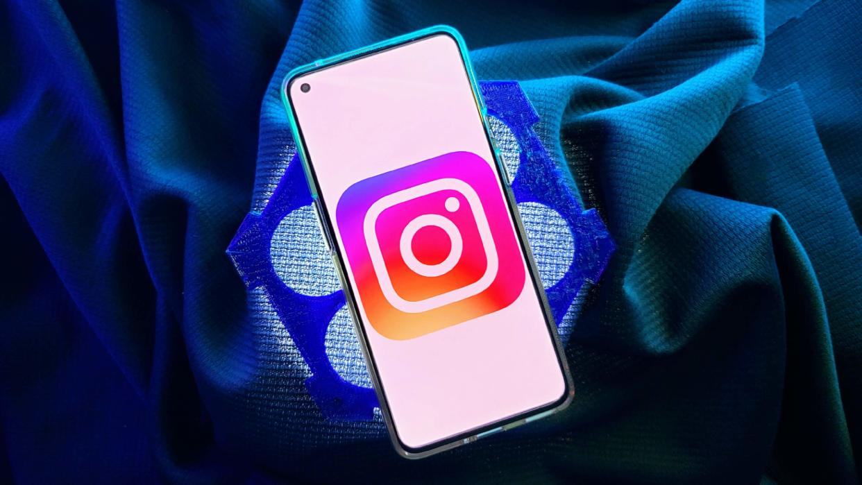  Instagram logo on OnePlus 9. 