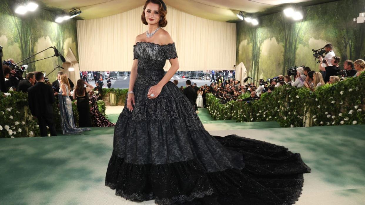 <div>NEW YORK, NEW YORK - MAY 06: Penélope Cruz attends The 2024 Met Gala Celebrating "Sleeping Beauties: Reawakening Fashion" at The Metropolitan Museum of Art on May 06, 2024 in New York City. (Photo by Kevin Mazur/MG24/Getty Images for The Met Museum/Vogue)</div>