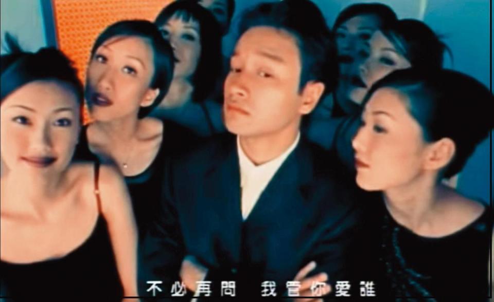 林姮怡（左一）還在當模特兒時，曾在張國榮的MV中露臉。（翻攝自滾石YouTube）