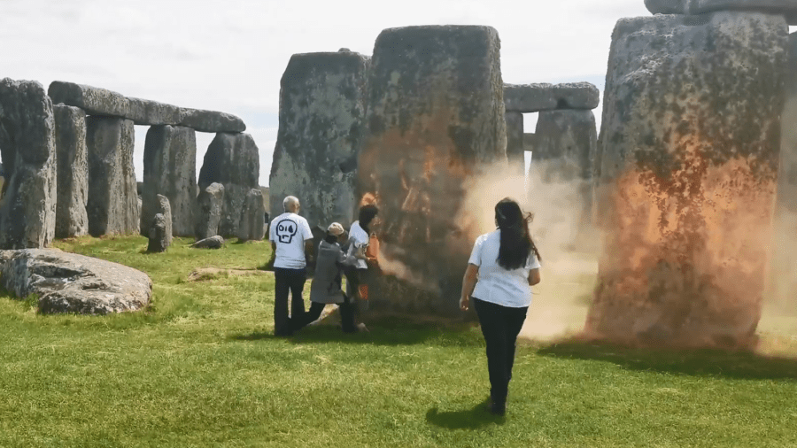 Video circulating on social media shows climate protesters spraying orange powder onto Stonehenge, the prehistoric megalithic structure located in South West England. (Just Stop Oil via Storyful)