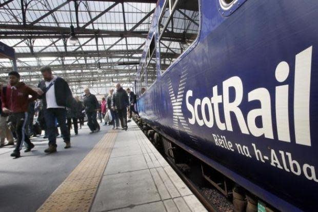HeraldScotland: Ein Pilotprojekt zur Abschaffung der Zugfahrpreise zu Spitzenzeiten wird im Oktober beginnen